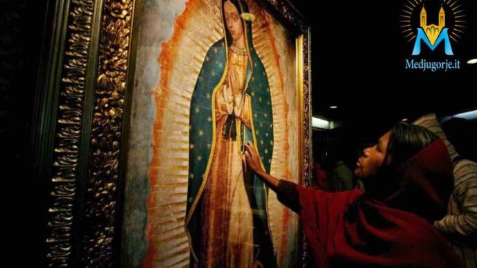 la tilma mantiene il suo alone di mistero, tanto da essere definita un’immagine acheropita, cioè non realizzata da mani umane.