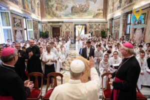 Papa Leone XIV ha richiamato con forza l’attenzione su una delle sfide più delicate del nostro tempo: la mancanza di sacerdoti.