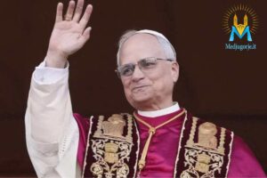 Papa Leone XIV, durante l’udienza generale in Aula Paolo VI, ha lanciato un appello forte e chiaro: il 22 agosto, memoria liturgica della Beata Vergine Maria Regina, i fedeli sono chiamati a vivere una giornata di digiuno e preghiera.