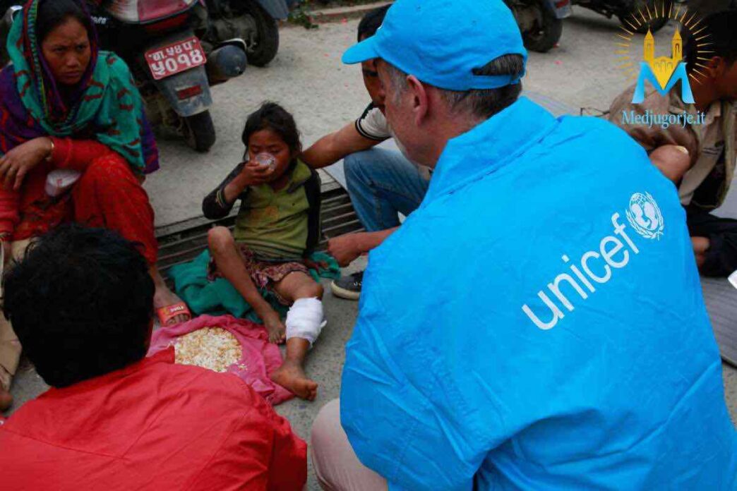 l’UNICEF stia finanziando e diffondendo programmi che includono la promozione della masturbazione, della normalizzazione dell’omosessualità e della transessualità, oltre alla diffusione di contenuti sessuali espliciti e alla promozione dell’aborto come diritto.