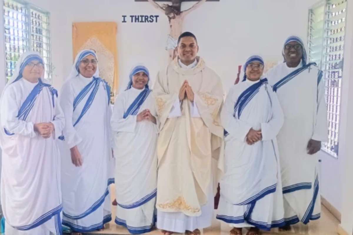 Nel 2015 iniziò il cammino formativo con i Missionari della Carità, vivendo esperienze in Messico, Kenya e Italia. Anni intensi, che lo prepararono a un passo decisivo: l’ordinazione sacerdotale, avvenuta il 22 agosto 2024 nella Basilica di Guadalupe