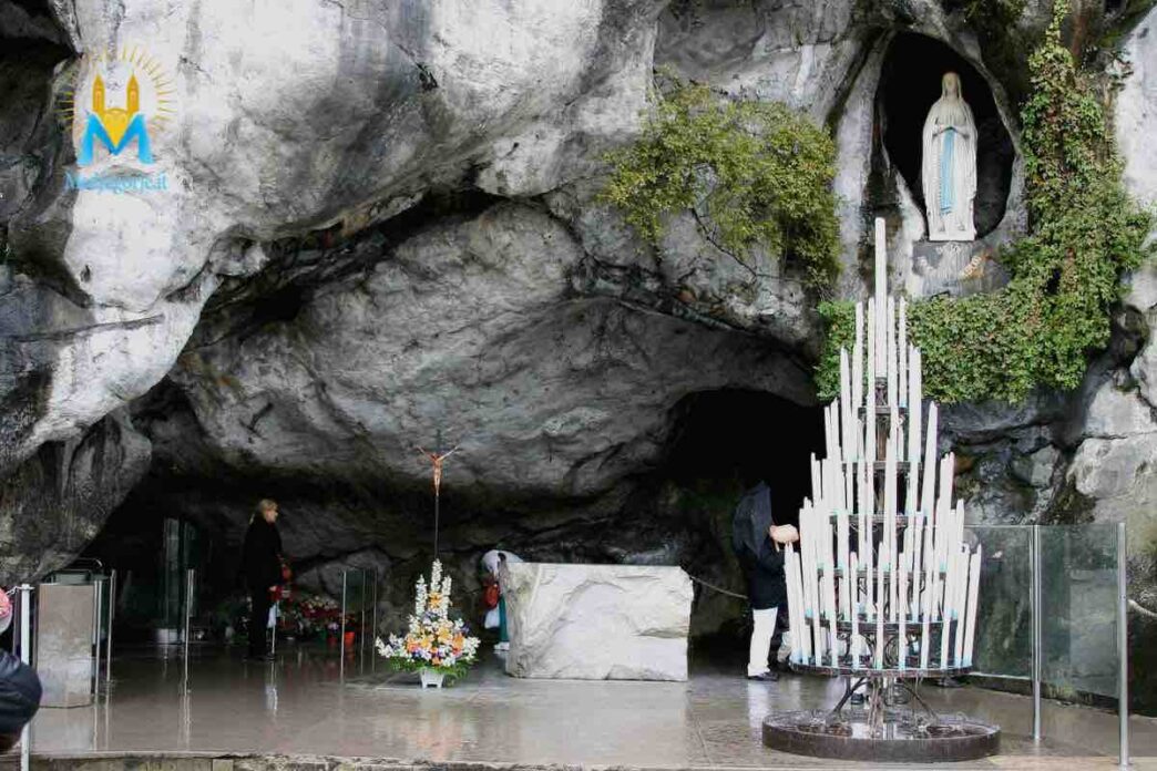 Circa quattromila pellegrini raggiungeranno il santuario mariano ai piedi dei Pirenei, unendo la propria fede al desiderio della pace