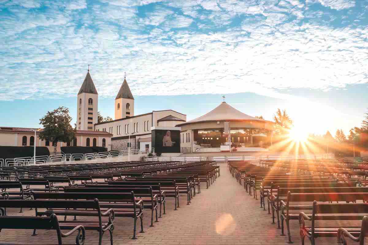 Il relatore di questo percorso sarà padre Zvonimir Pavičić, parroco di Medjugorje, che offrirà catechesi e riflessioni per orientare i presenti a ritrovare la freschezza spirituale del loro servizio.