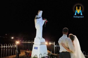L’appuntamento, previsto dal 4 al 7 febbraio 2026, rappresenta un’occasione unica per coniugi che desiderano rigenerare la propria vita spirituale e rafforzare il legame matrimoniale.