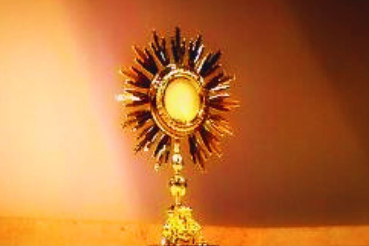 adorazione eucaristica per il papa