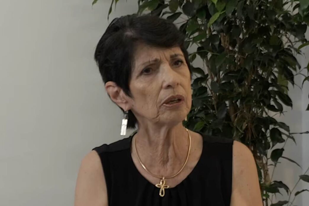 Incontra uno degli assassini del figlio