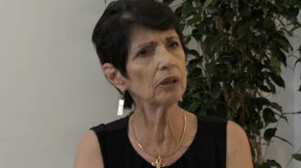 Incontra uno degli assassini del figlio