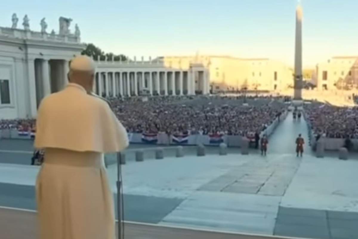 Papa Leone XIV in Piazza San Pietro davanti ai pellegrini croati