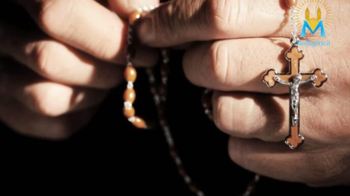 Nelle parole e nelle promesse della Madonna, risuona ancora oggi l’invito a impugnare la “corona del Rosario” come arma di pace, di conversione e di speranza.