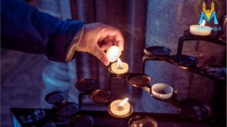 Significato di accendere ceri davanti a statue