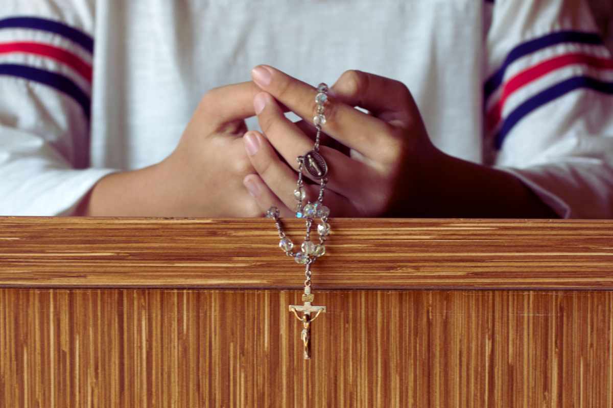 Perché si fa genuflessione in chiesa