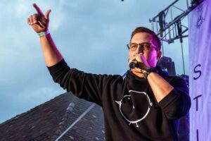Ha abbandonato la fede, oggi è il rapper di Dio