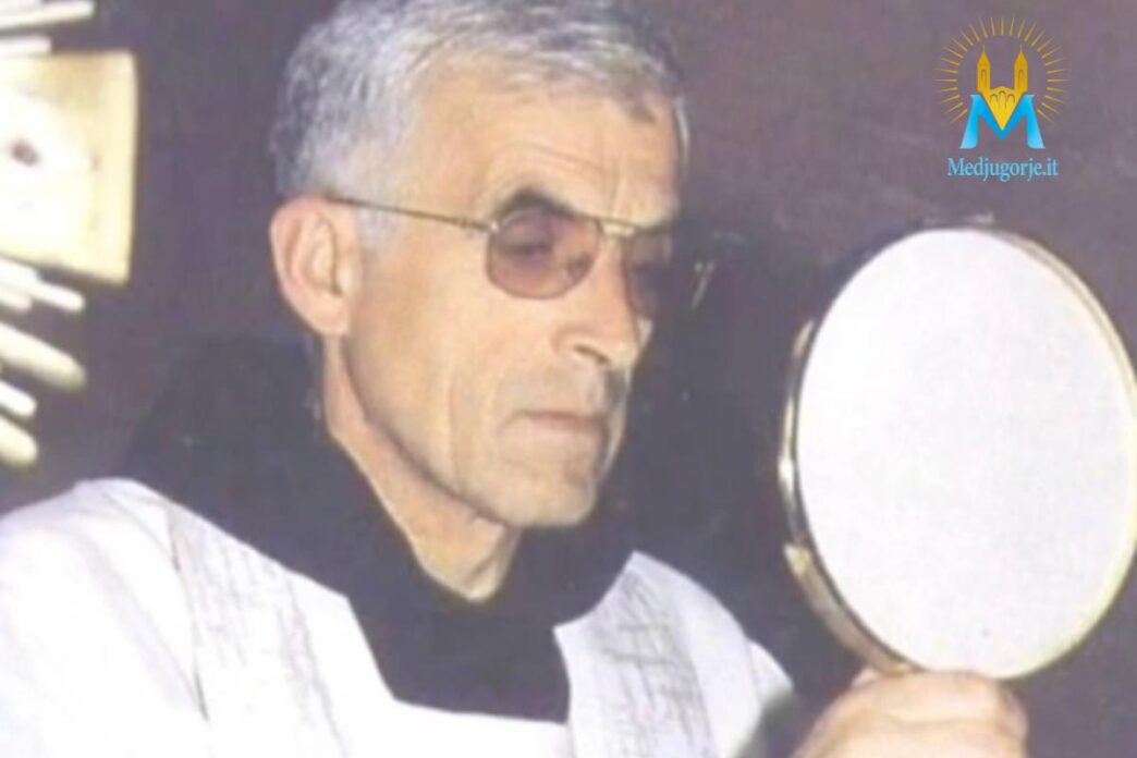 Padre Slavko Barbaric durante una funzione