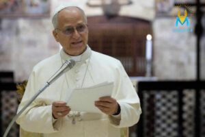 Papa Leone XIV parla al microfono