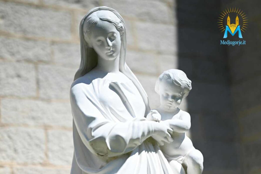 Statua della Vergine Maria