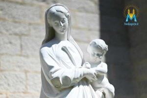 Statua della Vergine Maria