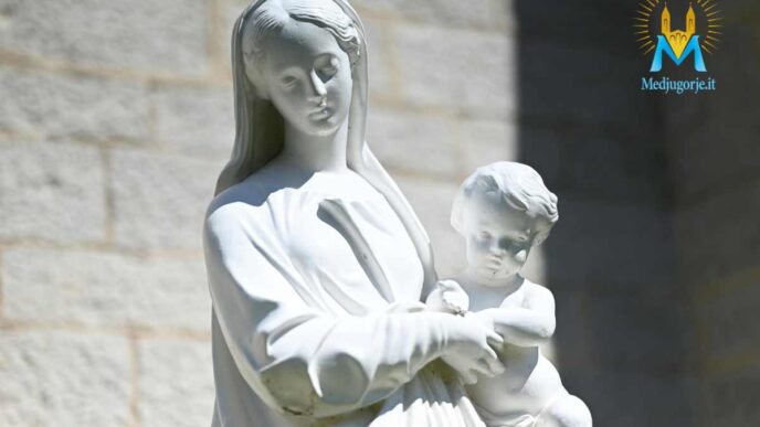 Statua della Vergine Maria