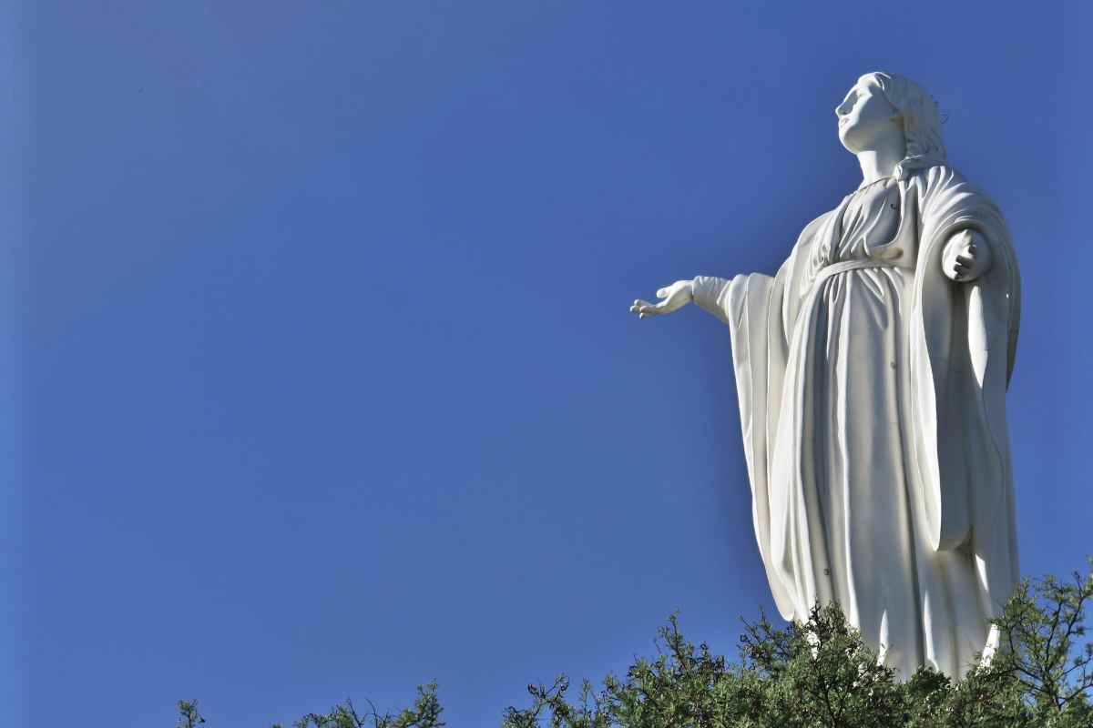 Statua della Vergine Maria 