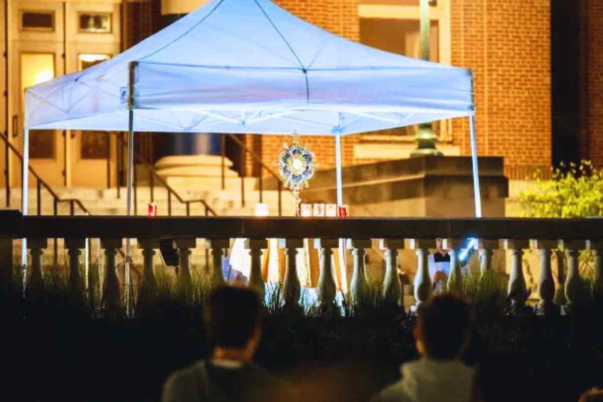 adorazione eucaristica e conversione dei giovani