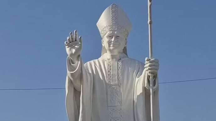 statua Papa Leone XIV