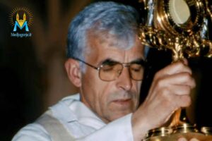 Padre Slavko Barbaric durante una Messa