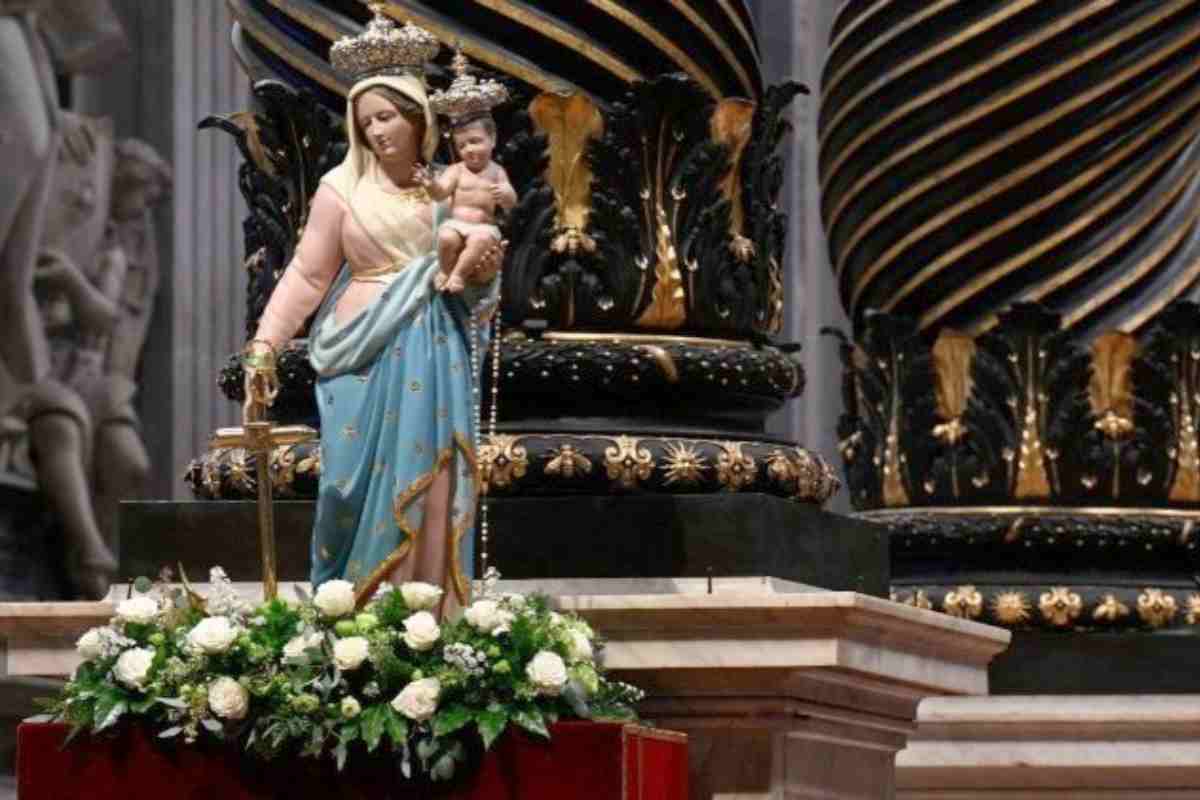 statua lignea madonna speranza