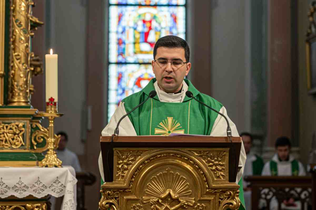 Vangelo di oggi 14 gennaio: "La mano guarisce. la preghiera guida"