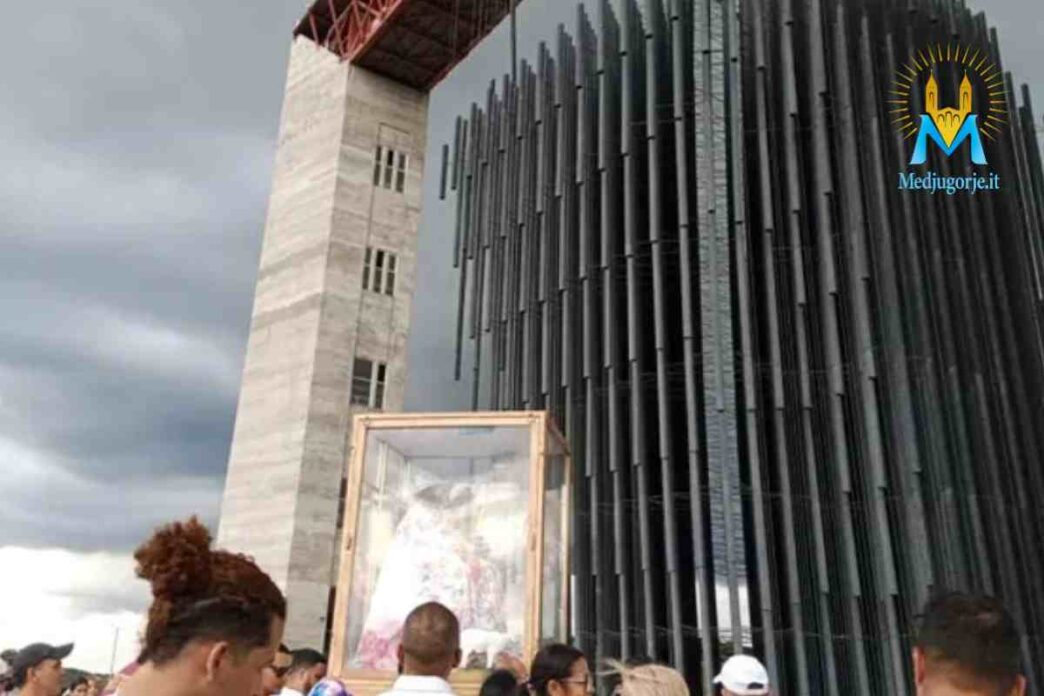 Manto di Maria Divina Pastora