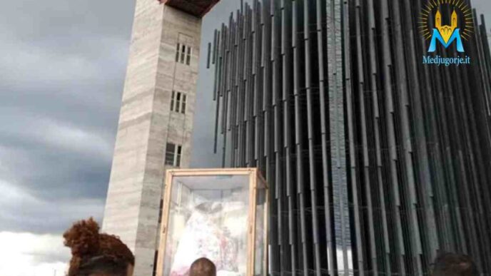 Manto di Maria Divina Pastora