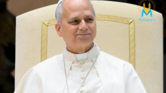 Papa Leone XIV sorride