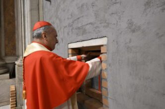 porta santa san pietro chiusa