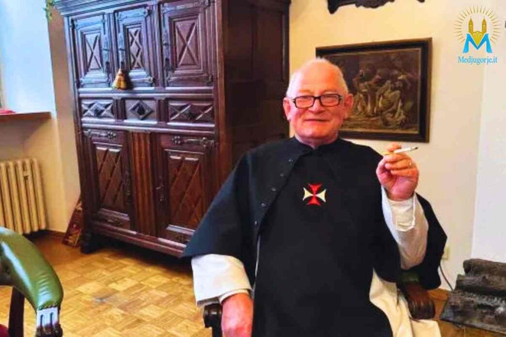 il monaco che accoglie i peccatori