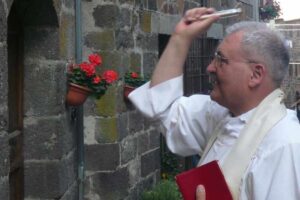 benedizione epifania sacerdote