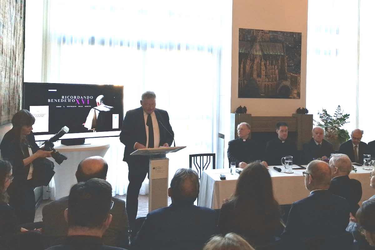All’ambasciata di Germania presso la Santa Sede, studiosi e teologi si sono riuniti per rendere omaggio a Benedetto XVI