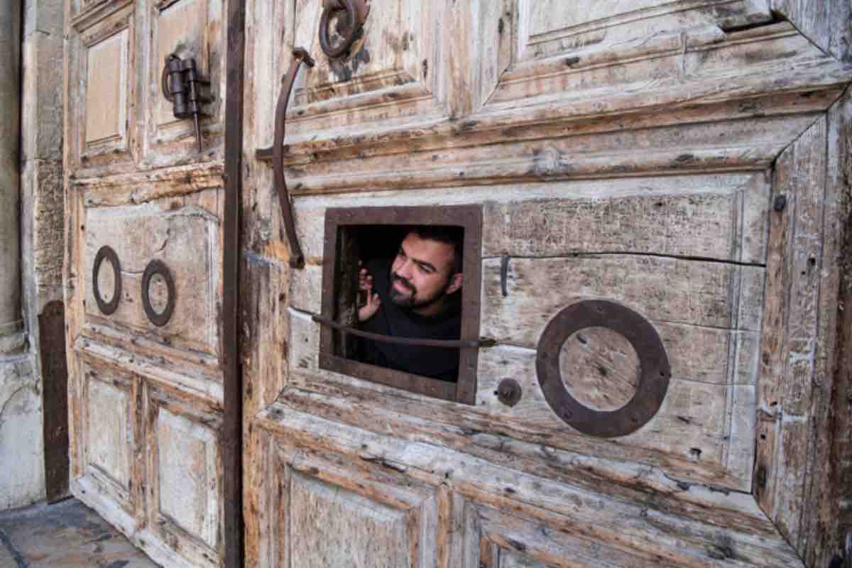 Nel XIV secolo, le diverse denominazioni cristiane scelsero di restare chiuse all'interno della basilica, pregando insieme per mantenere viva la tradizione del culto