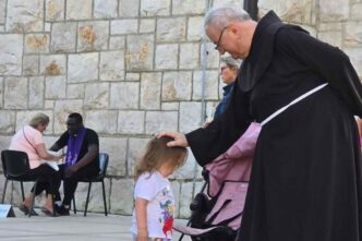 Il tratto distintivo dell’autore è la capacità di coniugare rigore intellettuale e semplicità evangelica