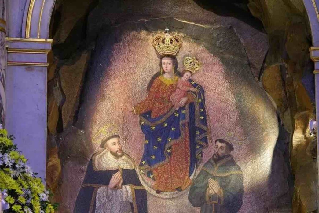 Una miracolosa immagine della Vergine Maria appare su una roccia in Colombia, simile a quella di Guadalupe, attirando pellegrini da tutto il mondo