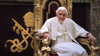 La visione profetica di Joseph Ratzinger torna al centro del dibattito sull’identità cristiana dell’Europa.