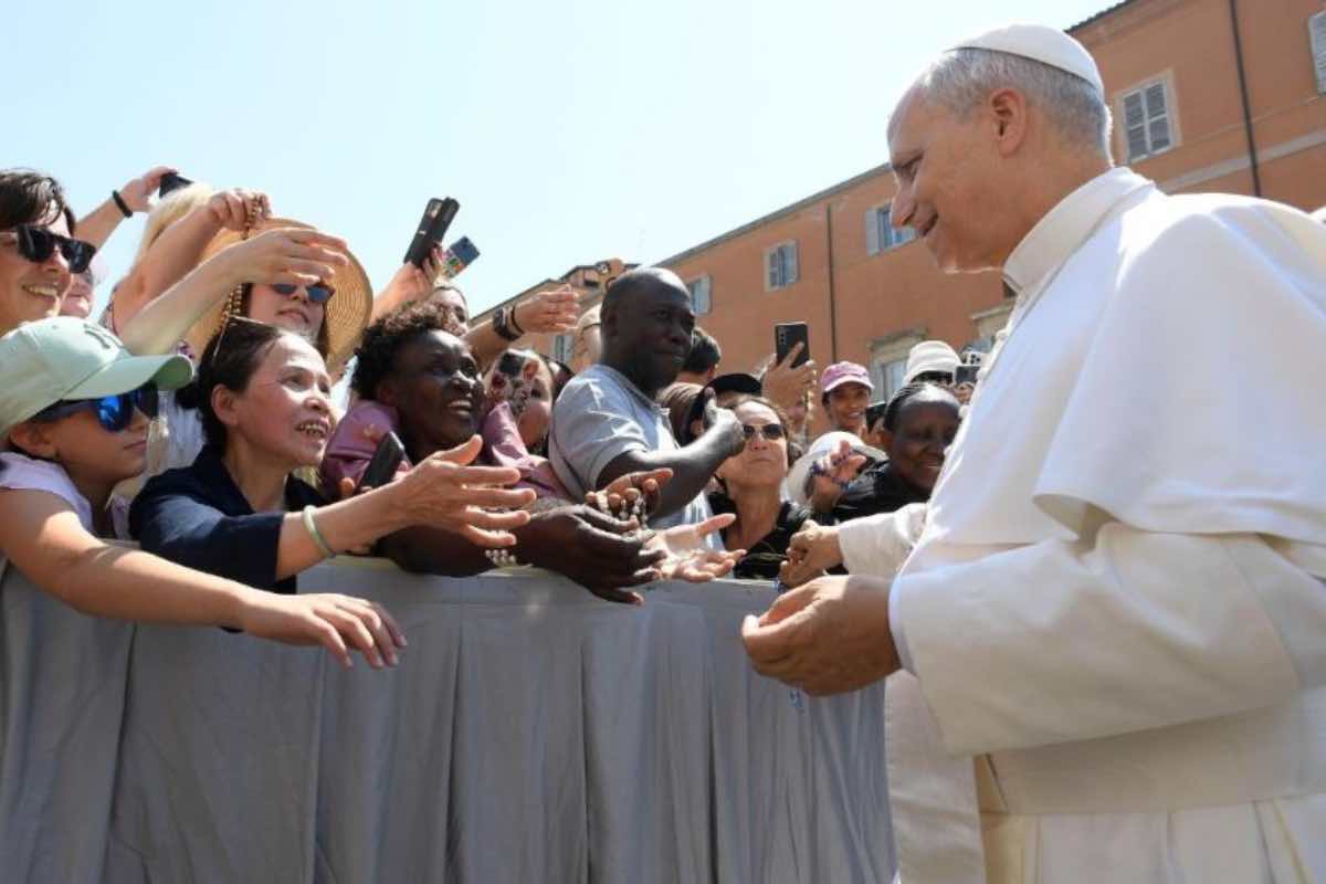 Nel suo messaggio di Quaresima, Papa Leone XIV ha esortato i fedeli non solo a digiunare da cibo, ma anche a "digiunare con la lingua", ossia a evitare le parole che feriscono e a riflettere su come il pettegolezzo possa influire sulle nostre vite