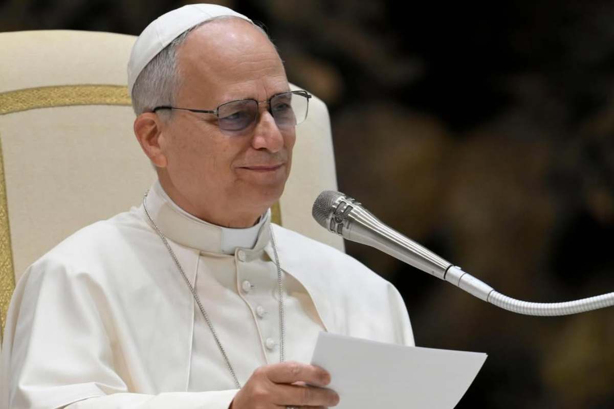 Papa Leone XIV al microfono