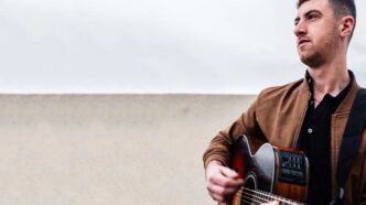 Luby ha iniziato a cantare “Here I Am, Lord” durante un concerto a Sydney, con il suo pubblico che si è subito unito al coro