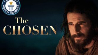 The Chosen, che racconta la vita di Gesù dal punto di vista dei suoi discepoli, ha recentemente fatto la storia con un riconoscimento senza precedenti. Con 125 traduzioni, è ufficialmente la serie televisiva più tradotta al mondo