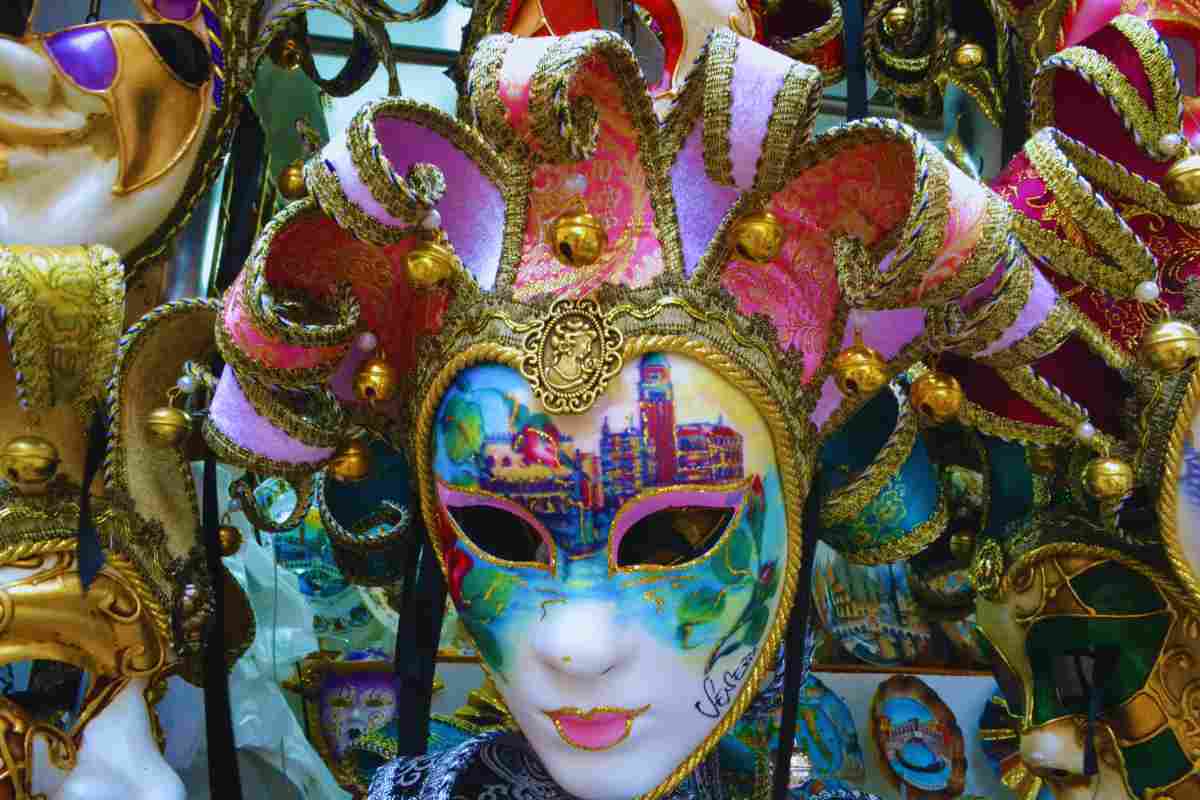 Al Carnevale sfila il carro pro eutanasia che scatena la polemica