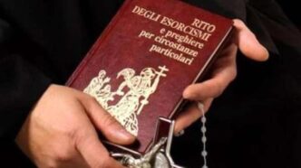 il corso esplora le dimensioni teologiche, liturgiche e psicologiche dell’esorcismo, un sacramentale che affronta direttamente le forze del male.