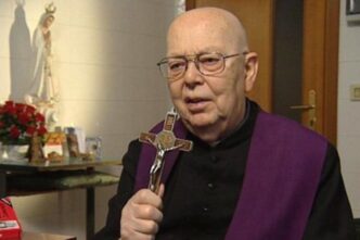 padre Francesco Bamonte, hanno esposto la situazione attuale, sottolineando come la diffusione delle possessioni stia diventando sempre più preoccupante. Un tema centrale del colloquio è stato il bisogno di una formazione adeguata per i sacerdoti esorcisti, non solo in ambito teologico, ma anche psicologico, per gestire situazioni delicate che coinvolgono la sfera spirituale e la salute mentale dei fedeli.