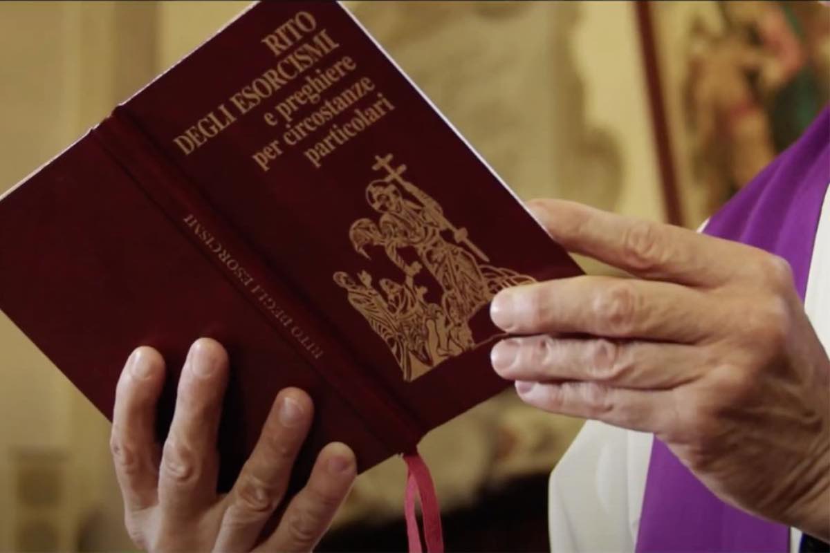 Ognuna di queste azioni o emozioni non solo espone, ma spesso fortifica l’influenza maligna, aumentando le difficoltà spirituali. Scopri come evitare questi pericoli e proteggerti.