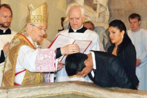 a Pasqua 2026, le arcidiocesi di Westminster e Southwark celebreranno il battesimo di ben 1.400 adulti, un record senza precedenti