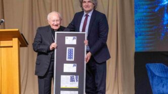 l’edizione commemorativa "Međugorje 2026", consegnato al Visitatore Apostolico per Medjugorje, l'Arcivescovo Aldo Cavalli.