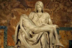 Quando ti sembra che il dolore sia troppo forte, pensa alla Vergine Maria ai piedi della croce e abbraccia la tua. Non sarai mai deluso.