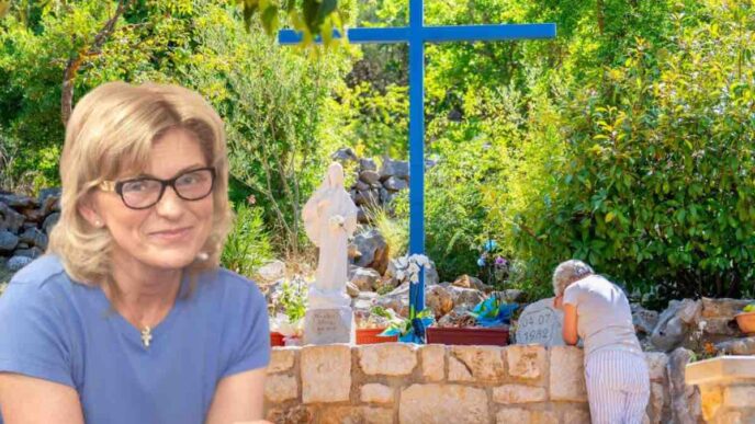 Cari figli, non dimenticate mai quanto è grande l'amore di Dio. Per mezzo di questo amore anch'io sono con voi. Non dimenticate quanto è grande la Sua misericordia. Attraverso questa misericordia io vi indico la via verso la felicità veritiera e la pace perfetta. È la via a mio Figlio. Perciò, figli miei, con totale fiducia abbandonatevi a mio Figlio e non abbiate paura. Non temete il futuro perché esso appartiene completamente alla volontà di mio Figlio. Perciò, figli miei, rinunciate a tutto ciò che vi allontana da mio Figlio: felicità falsa, speranza falsa, splendore falso. Credete a mio Figlio. Parlategli dei vostri dolori, sofferenze, desideri e speranze. Sentirete il Suo amore e la Sua benedizione. Vi ringrazio! "Con approvazione ecclesiastica"